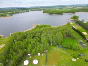 Glamping w sercu mazur z prywatną plażą