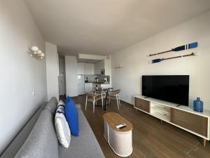 Benalbeach con vistas al mar