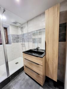 Maisons de vacances Maison Ardechoise Jacuzzi Piscine Petanque : photos des chambres