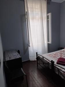 Apartment Atiki metro shared bathroom and kitchen