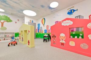 Stylish Studio with Pool View at the Heart of Downtown Doral