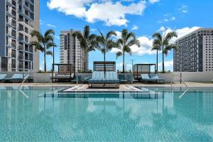 Stylish Studio with Pool View at the Heart of Downtown Doral
