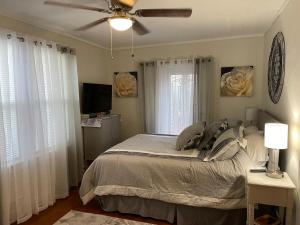 La Casita on Antique Row