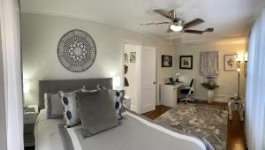 La Casita on Antique Row