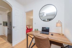 Newport - Sleeps 8 - Private Parking