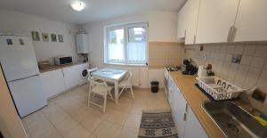 Cozy private guesthouse w yard