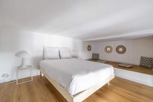 LE PETIT PALAIS avec mezzanine de charme au cœur de Cannes