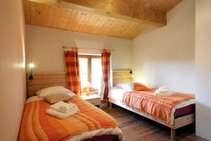 Maisons de vacances Gite rural de Bergnes a l-ombre des grands pins : photos des chambres