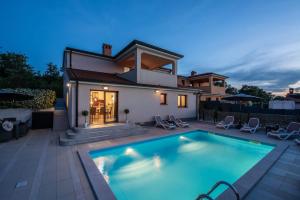 Mountain Retreat with Private Pool and Grill in Radmani, Croatia