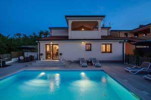 Mountain Retreat with Private Pool and Grill in Radmani, Croatia