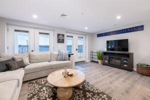 Steps to Beach Lake-View Laconia Getaway!