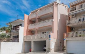 Studio Apartman Erstic 2 - Baska Voda by Villas Guide