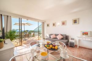 The Shell ll NEW at the beach, with Sea Views and Swimming Pool