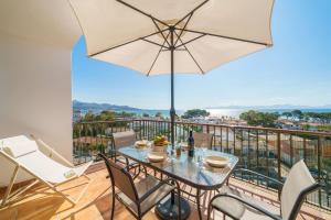 The Shell ll NEW at the beach, with Sea Views and Swimming Pool