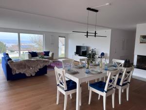 seeglueck SEESEHNSUCHT - Exklusive Ferienwohnung mit Kamin Whirlpool-Badewanne und Seeblick auf der Halbinsel Höri