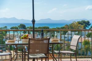 Apartment The Shell II, beach views and pool