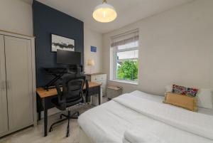 Charming 2-Bed with Backyard near Cardiff Castle