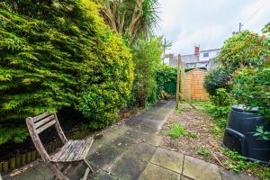 Charming 2-Bed with Backyard near Cardiff Castle