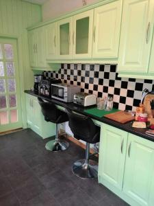 The Railway Lodge - 4 Bedrooms Sleeps 11 Pets Ok