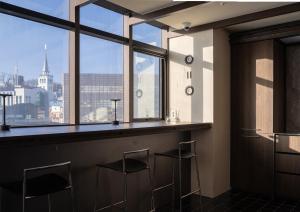 Phòng Giường Đôi Lớn Loại Sang (Deluxe Queen Room)