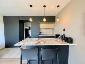 PGH N43 - Studio climatisé avec piscine