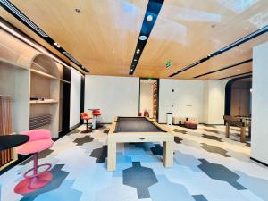 Lumiere 2BR view Garden Pool with Free Gym Swimming