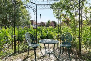 Unique Artists Atelier Studio House