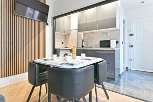 Modern Paris Moulin Rouge Apartment