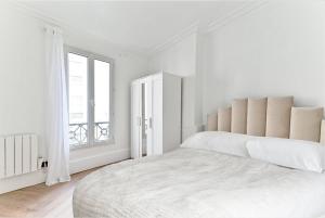 Modern Paris Moulin Rouge Apartment
