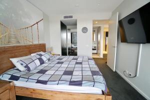 Prestige Waterfront Apartment in Kingston, ACT