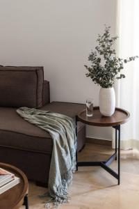 Stylish 1BR Retreat Near Alimos Beach Tram