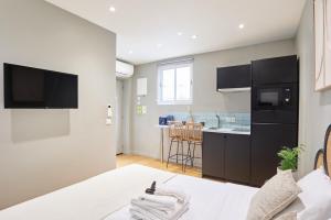 Residence centre de Paris by Studio prestige