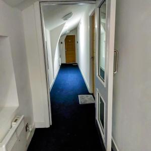 Cosy Double-Bed with Free Parking