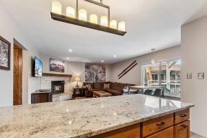 Main St Condo with Fireplace & Mountain Views