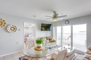 Cozy Lakefront Middle Bass Retreat with Balcony