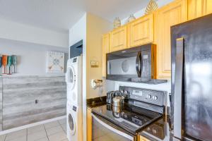 Cozy Lakefront Middle Bass Retreat with Balcony