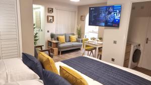 Boxford Lodge - Serviced Apartment in Bracknell, near Ascot & Windsor, Free Parking