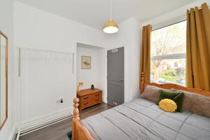 Luxury 3 bed, garden, parking, Gatwick accessible
