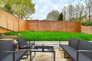 Luxury 3 bed, garden, parking, Gatwick accessible