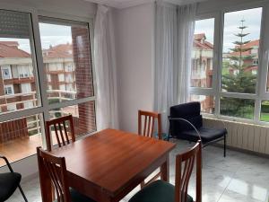 Noja Helgueras a pie de playa