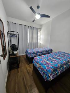 Apartamento em frente ao mar, pé na areia.