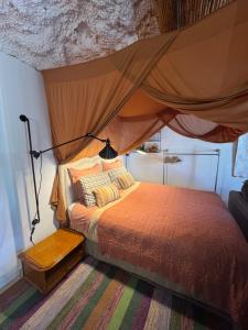 Maisons d'hotes CaBaNa 52 La Suite troglodyte Proche Lourmarin : photos des chambres