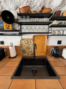Maisons d'hotes CaBaNa 52 La Suite troglodyte Proche Lourmarin : photos des chambres