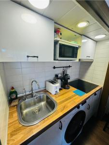 Simpático piso con 2 piscinas y vistas al mar