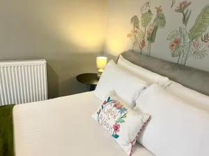 Pass the Keys West End Wonder