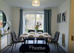 Superb & Beautiful Stourport Home with 7 Beds by PureStay