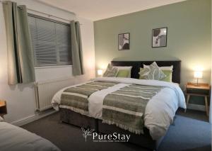 Superb & Beautiful Stourport Home with 7 Beds by PureStay