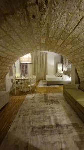 La Caverna - Bari Vecchia, Fronte Mare