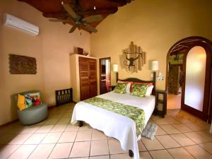Casa Amistad - Entire residential home with pool