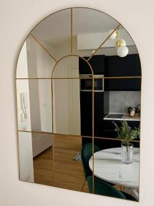 Eccelsobarese - close to Airport train link